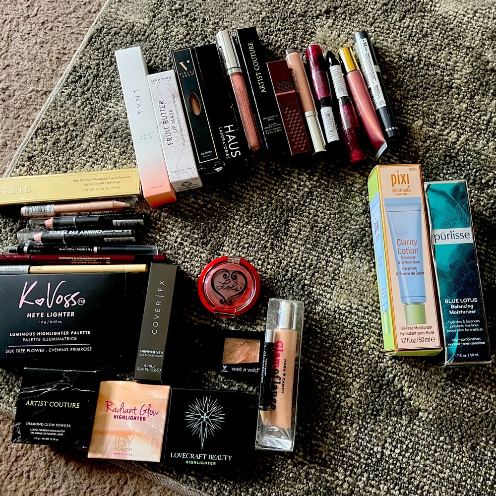 Lot of Cosmetics: Eyes, Lips, Skincare